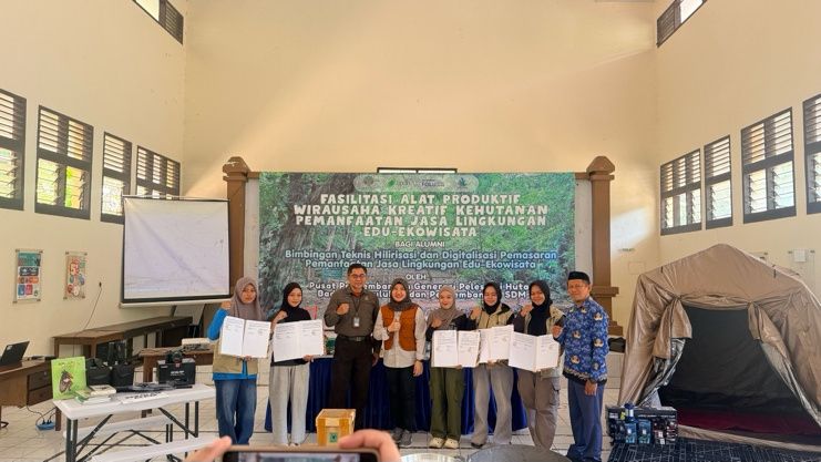 Foto_01_Berita_Acara_Serah_Terima_Barang.jpg