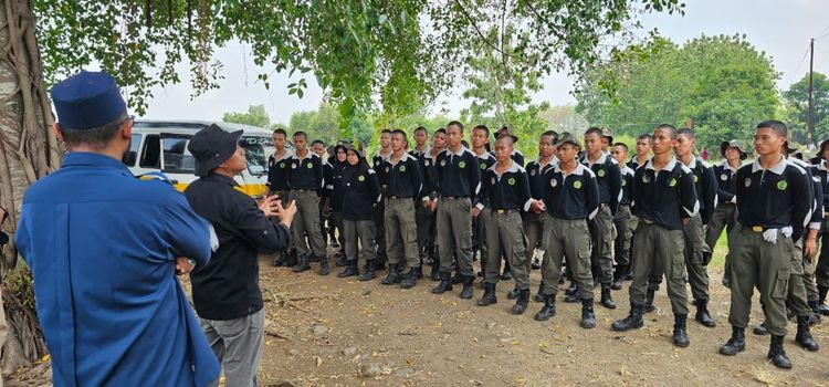 pusgenri-dan-balai-p2-sdm-latih-siswa-smkkn-kadipaten-produksi-minyak-kayu-putih-1
