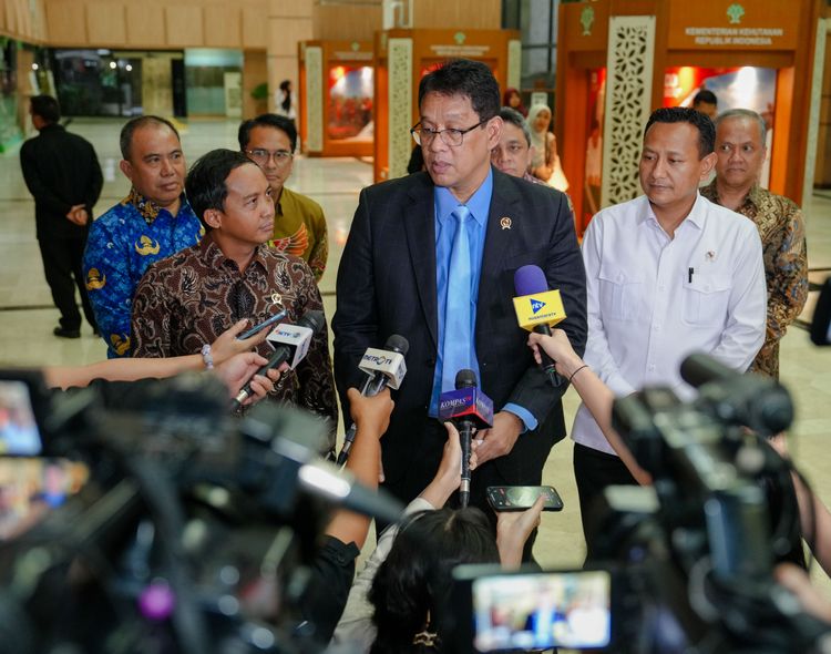 Menhut Raja Antoni dan Menkeu Purbaya Teken MoU Perkuat Kerja Sama Maksimalkan Hutan Untuk Rakyat