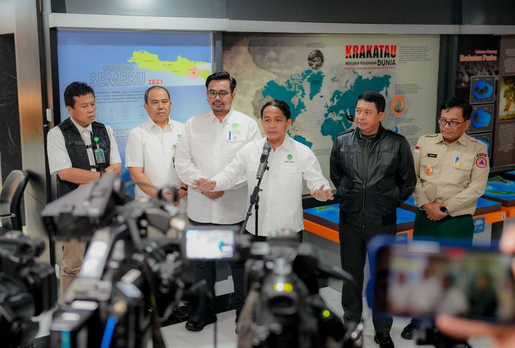 menhut-raja-antoni-kebakaran-hutan-2025-per-hari-ini-terkendali-dengan-baik