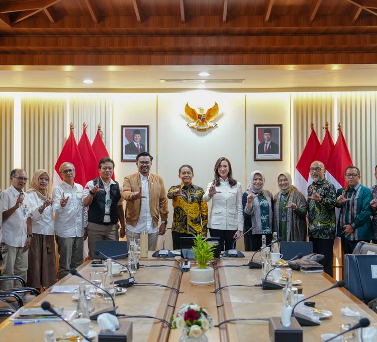 menteri-kehutanan-dan-menteri-pariwisata-bahas-kolaborasi-strategis-termasuk-peningkatan-keselamatan-di-destinasi-wisata-alam