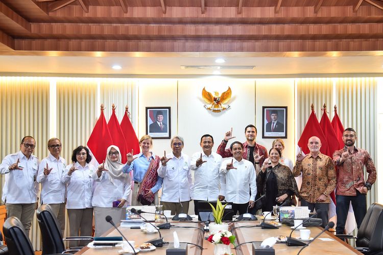 Menteri Kehutanan Bahas Konservasi Badak dan Ekowisata dengan Edge Group dan Dr. Niall McCann