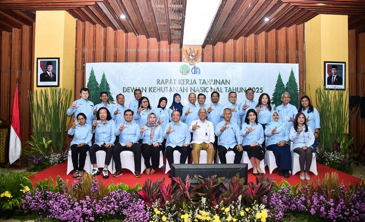Menteri Kehutanan Buka Rapat Kerja Tahunan Dewan Kehutanan Nasional 2025: Dorong Restorasi Produktif dan Kolaborasi Strategis