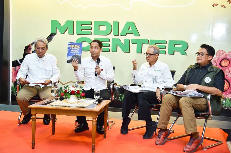 Menteri Kehutanan: Perbaikan Tata Kelola Pendakian TN Gunung Rinjani Agar Aman, Nyaman, dan Selamat