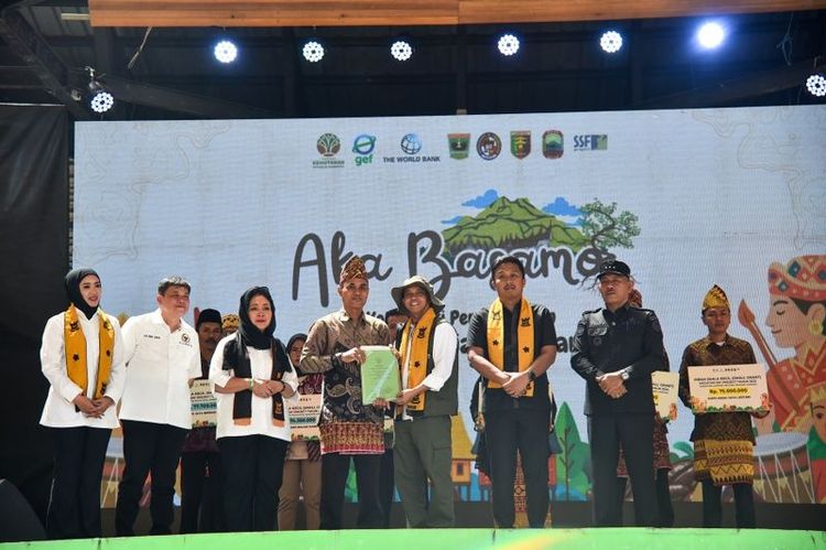 Menteri Kehutanan dan DPR RI Dukung Perhutanan Sosial sebagai Proyek Strategis Nasional dan Penggerak Ekonomi Rakyat
