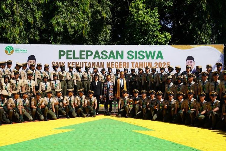 Menteri Kehutanan Pimpin Pelepasan Serentak Siswa SMK Kehutanan Negeri Tahun 2025