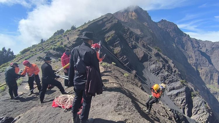 menhut-koordinasikan-penyelamatan-warga-brasil-yang-jatuh-ke-jurang-di-gunung-rinjani
