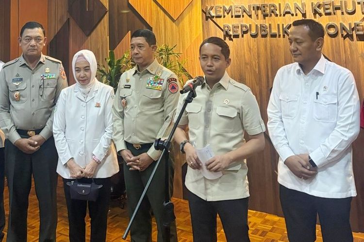 menhut-tahun-pertama-presiden-prabowo-karhutla-2025-berhasil-ditekan-signifikan