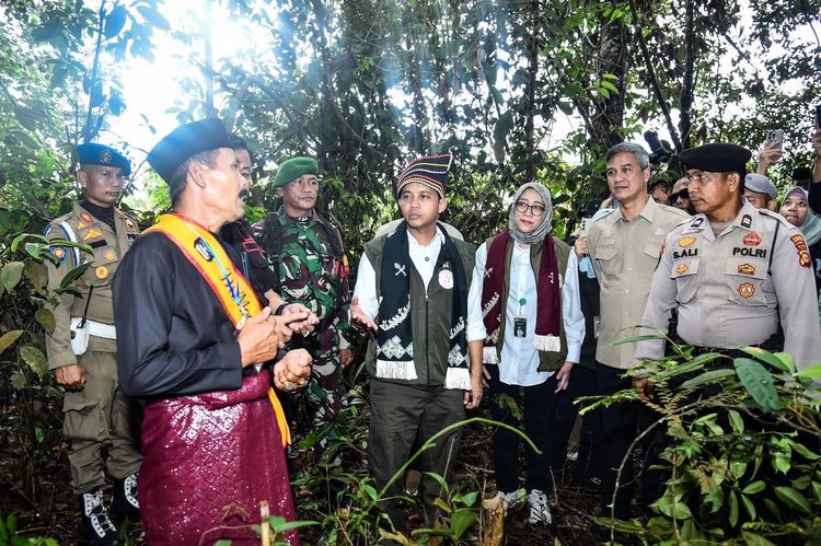 Menhut Tetapkan Status Hutan Adat di Kuantan Singingi: Pelestarian Hutan dan Penopang Budaya Pacu Jalur