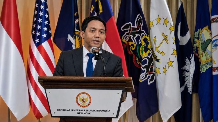 Menteri Kehutanan Tegaskan Kesiapan Investasi Karbon dan Multiusaha Kehutanan di Forum Bisnis Indonesia di New York