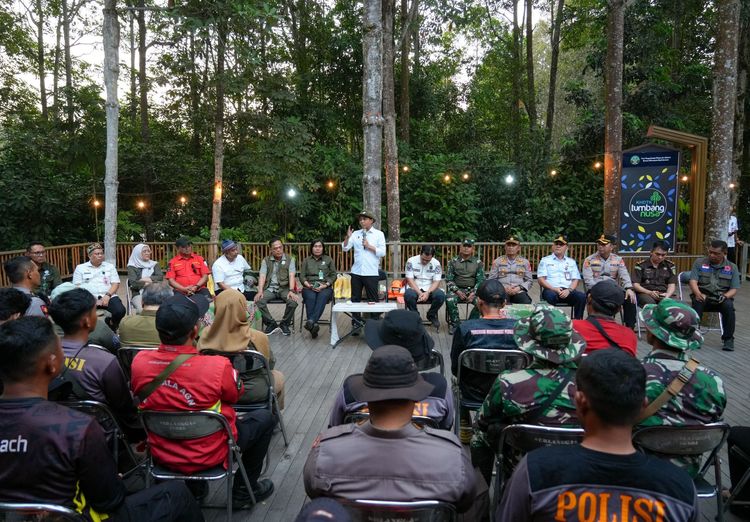 menhut-tinjau-tumbang-nusa-perkuat-kolaborasi-penanganan-karhutla-di-kalimantan-tengah