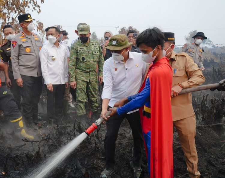 menteri-kehutanan-apresiasi-forest-hero-rudiansyah-remaja-yang-ikut-padamkan-karhutla-di-palangka-raya