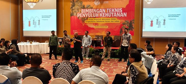tidak-hanya-padamkan-api-kemenhut-siapkan-penyuluh-kehutanan-cegah-kebakaran-hutan-dan-lahan-sejak-dini